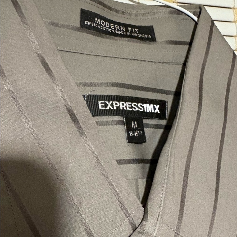 Express ‘Modern fit dress shirt - Medium